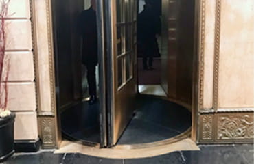 Articles | Air Curtains vs. Revolving Doors